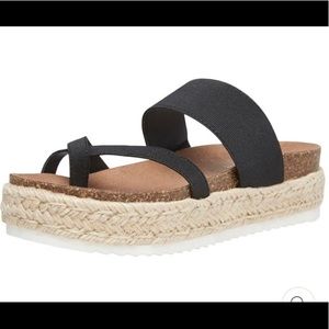 For @sanjanapytal Used black platform sandals